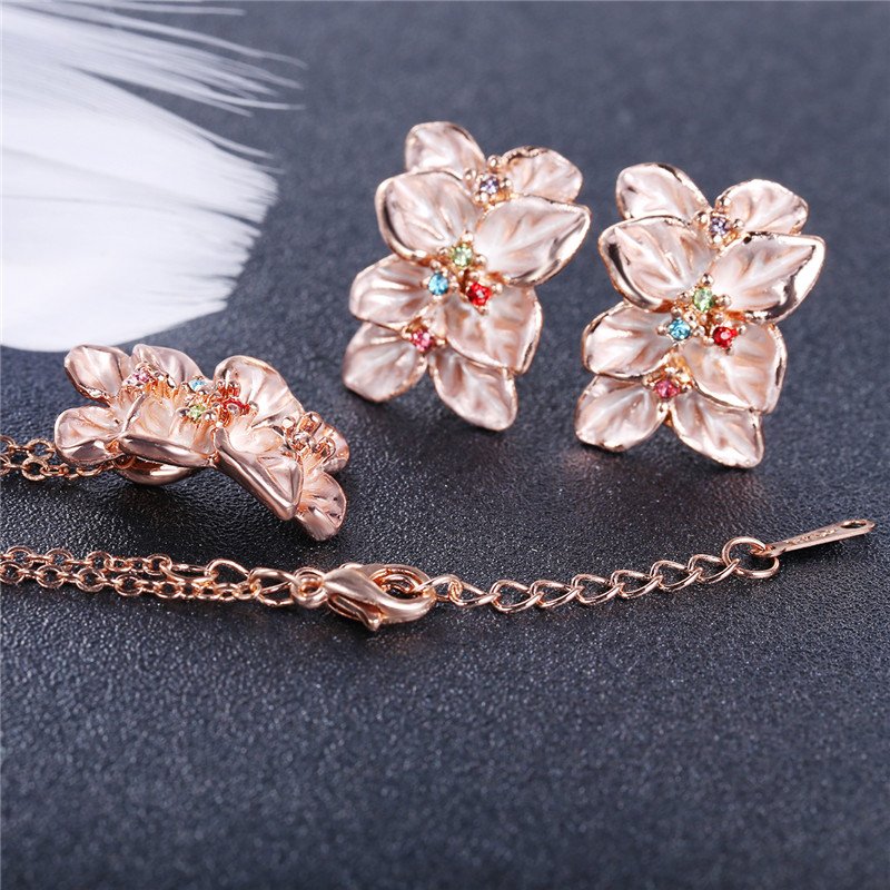 Gold-Tone Floral White Pendant Jewellery Set image 2