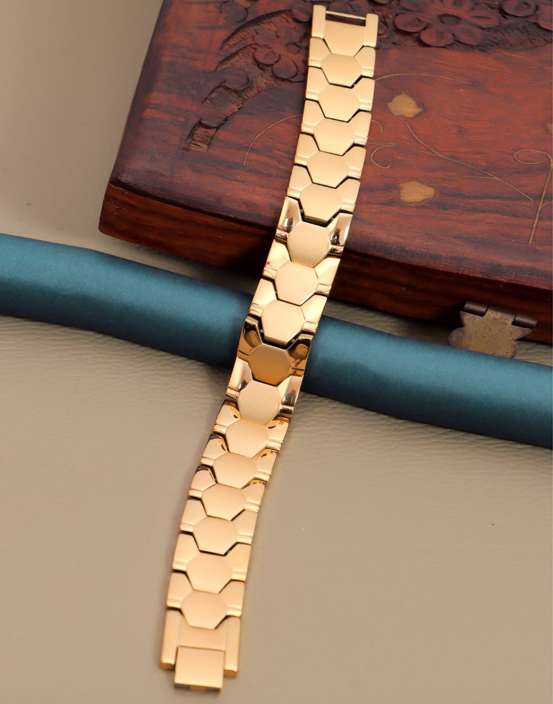 Bio Magnetic Bracelet in Gold-Plated Stainless Steel image 6