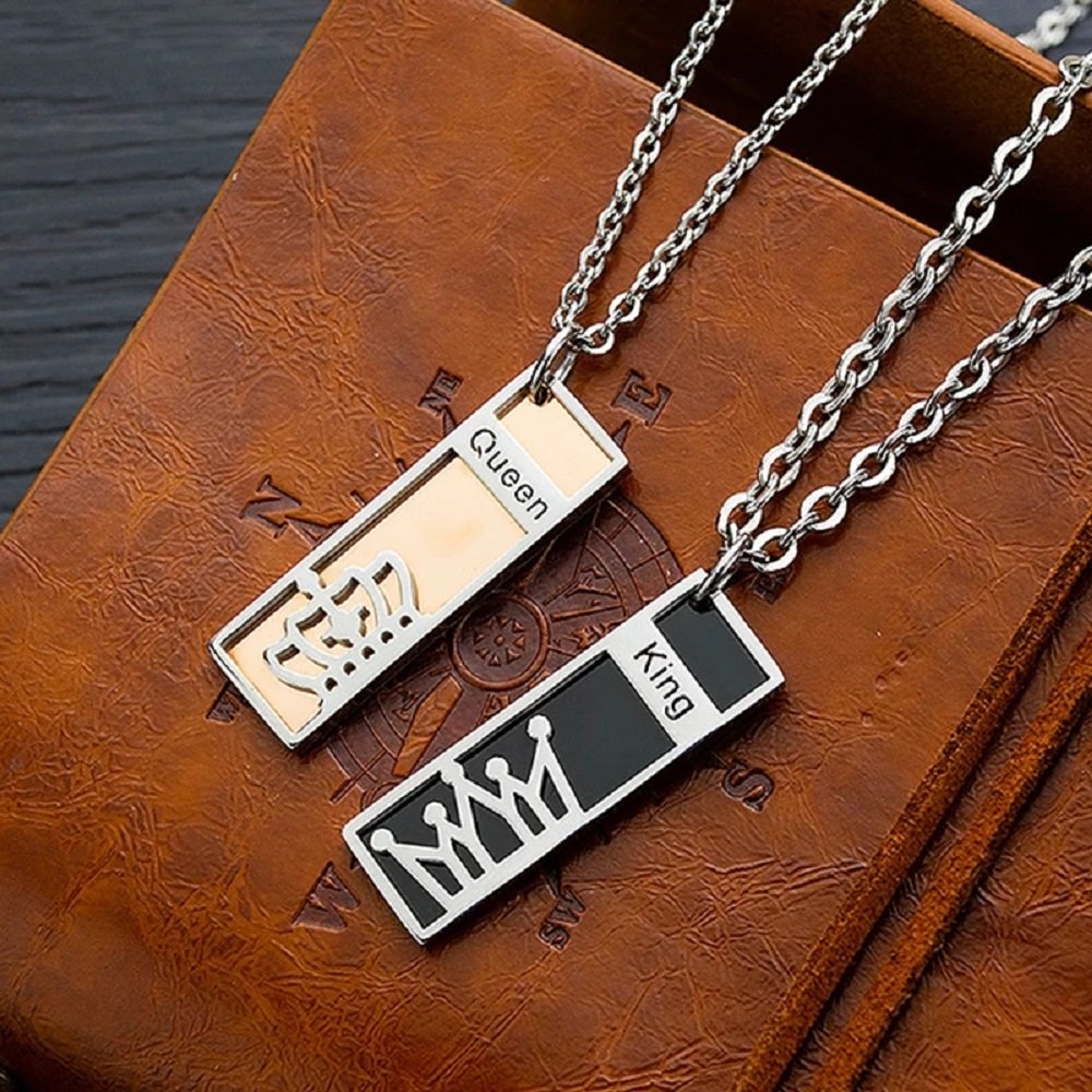 Silver Plated Queen-King Engraved Pendant Chain Necklace for Couples image 0