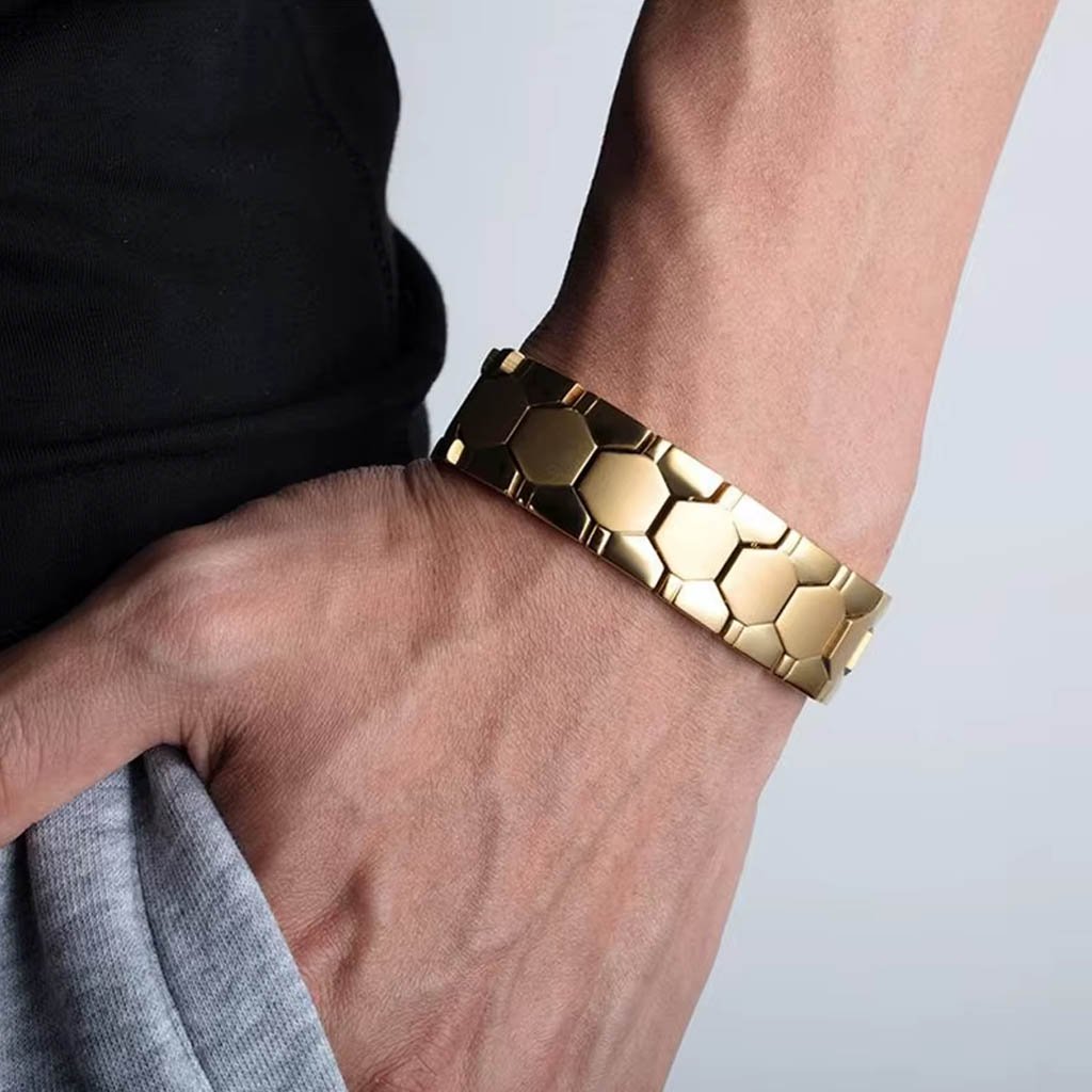 Bio Magnetic Bracelet in Gold-Plated Stainless Steel image 8