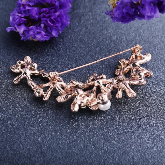 Gold-plated Crystal/Pearl Flower Brooch For Women/Girl's image 1