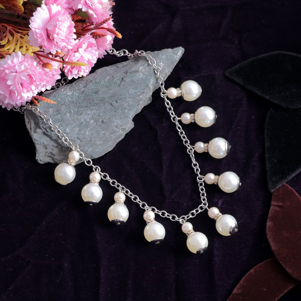 Silver-Plated White Pearl Necklace image 0