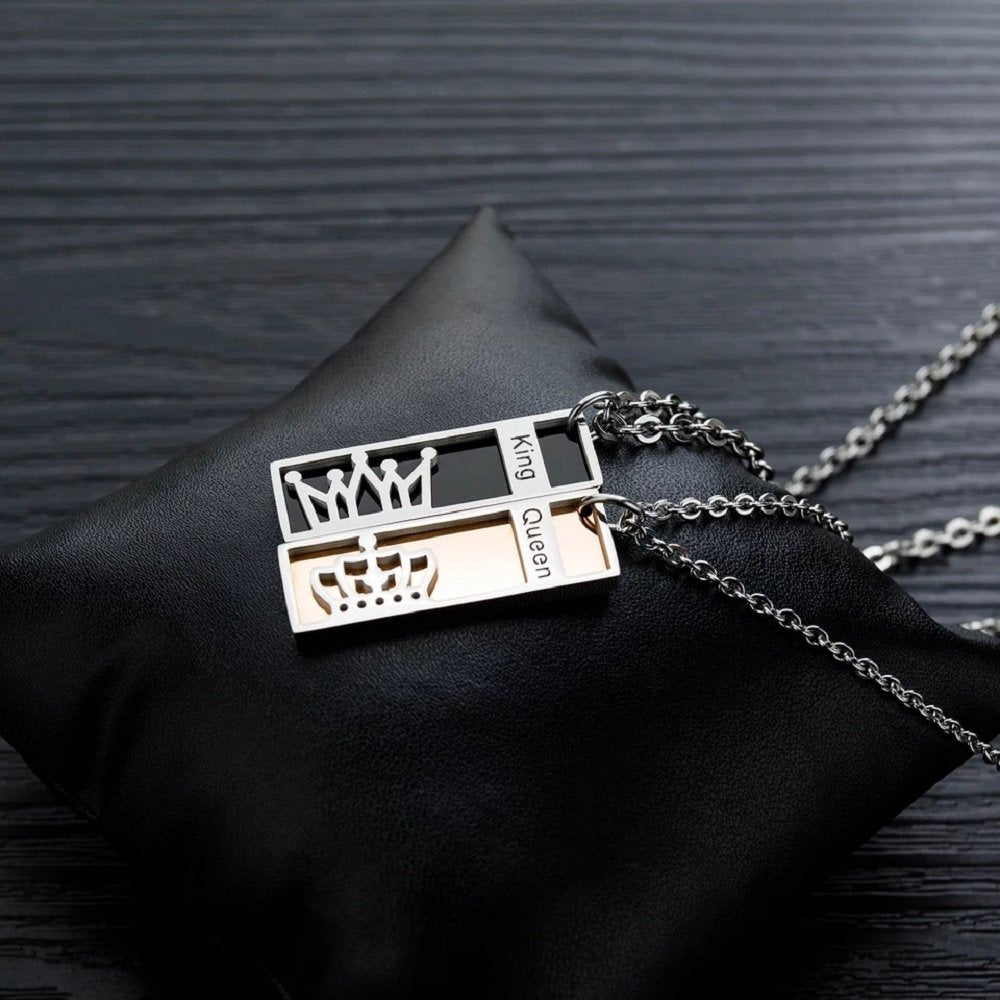 Silver Plated Queen-King Engraved Pendant Chain Necklace for Couples image 2